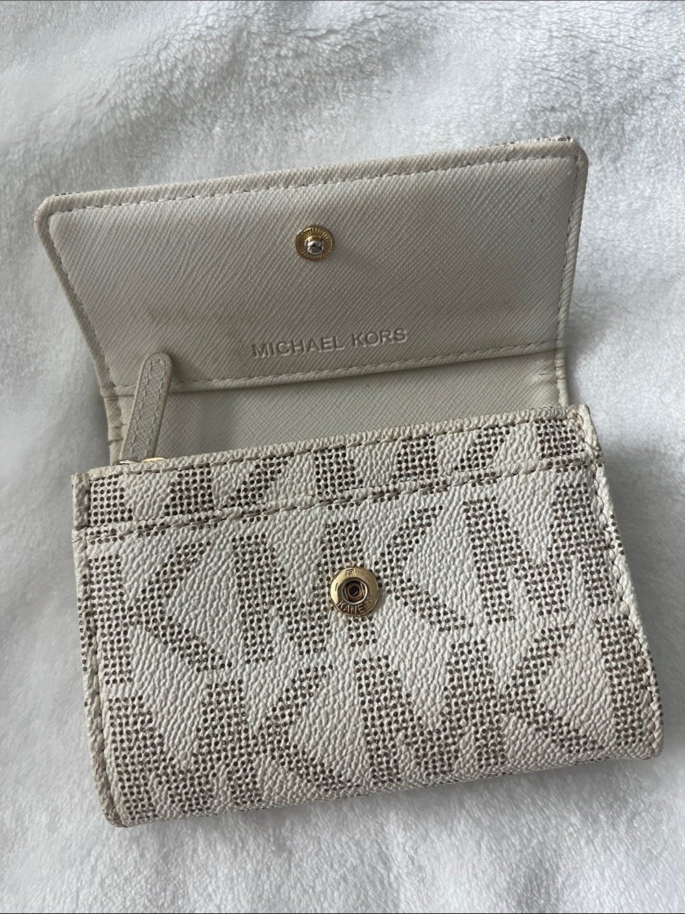 Michael Kors Beige/Tan MK Logo Tote, Crossbody & Wallet Set - Picture 4 of 15